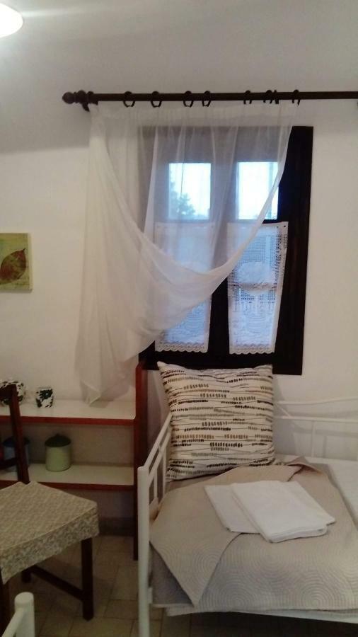 Ferienwohnung Charouda Stone Tower Pírgos Dhiroú Exterior foto